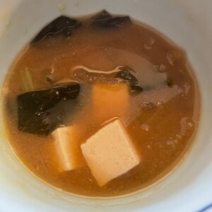 大根と豆腐、ワカメの味噌汁